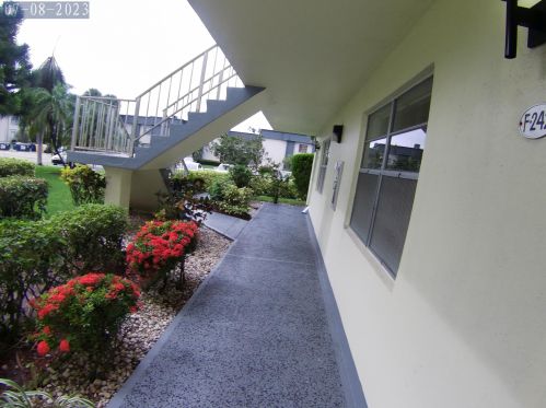 242 Piedmont F, Delray Beach FL  33484-5040 exterior
