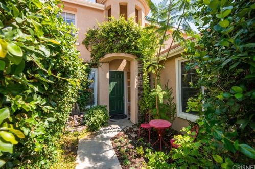 19101 Olympic Crest Dr, Santa Clarita, CA 91351-5012
