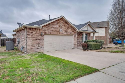 5712 Minnow Dr, Fort Worth, TX 76179-7558