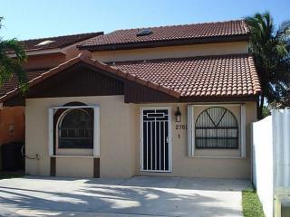 2761 54th St, Hialeah, FL 33016-4083