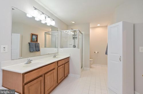 1746 Ann Scarlet Ct, Woodbridge VA  22191-3992 exterior