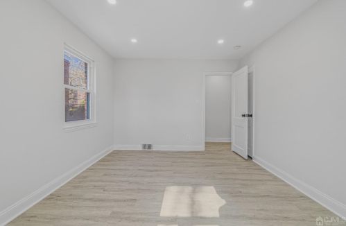 154 Midland Pl, Newark NJ  07106-3311 exterior