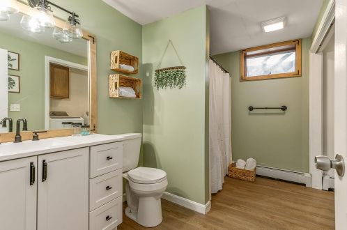 75 Ledgeview Dr, Rochester NH  03839-5618 exterior