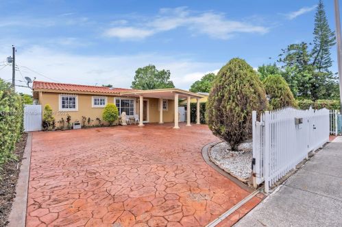 2637 9th Ct, Hialeah, FL 33010-1223