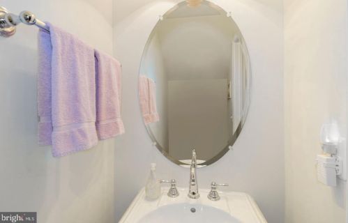 14800 Potomac Branch Dr, Woodbridge VA  22191-4056 exterior