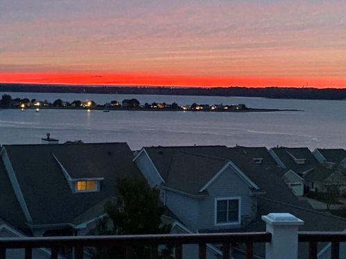 71 Topsail Dr, Tiverton, RI 02878-4268