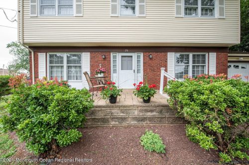 26 Hilltop Rd, East Freehold, NJ 07728-8120