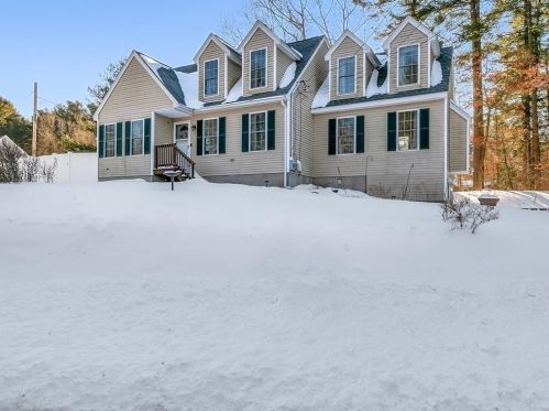 8 Town Farm Rd, Salem NH  03079-2454 exterior