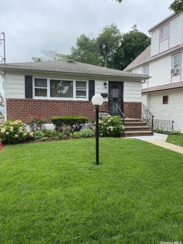 137-52 174th St, Jamaica, NY 11434-3017