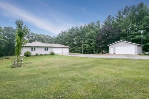 2765 140th St, Swisher, IA 52338-9404