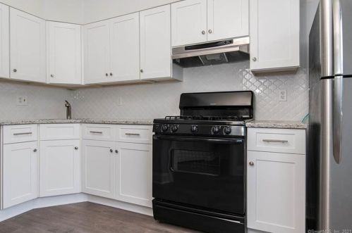 572 Cypress Rd, Hartford, CT 06111-5621