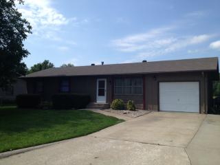 321 Dix Dr, Manhattan KS  66502-4811 exterior