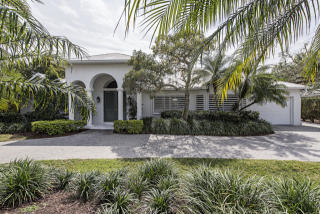 506 Golf Dr, Naples, FL 34102-5329