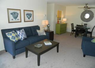 12 Fischer Dr, North Kingstown RI  02852-2897 exterior