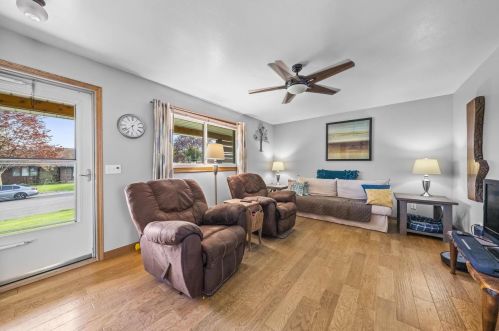 604 Johns St, Mount Horeb, WI 53572-1830