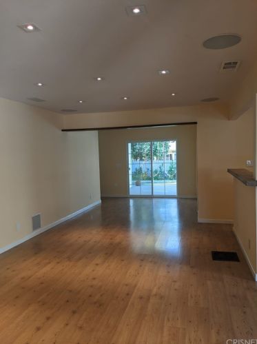 17647 Calvert St, Van Nuys CA  91316-1217 exterior