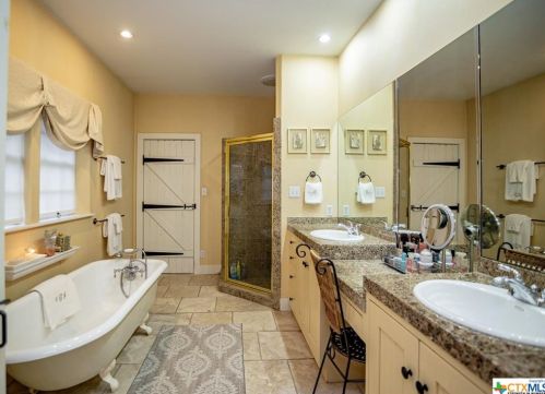 1 Cotswold Ln, Victoria TX 77904-1675 exterior