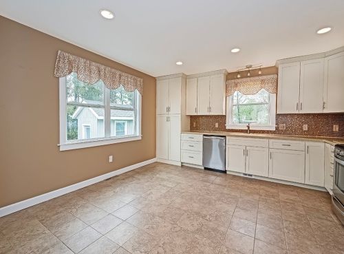 427 New Castle St, Zelienople PA  16063-1253 exterior