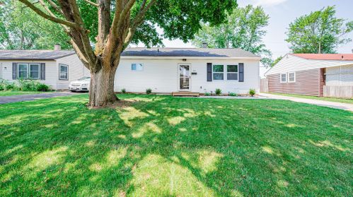430 Madison Dr, West Jefferson OH  43162-1304 exterior