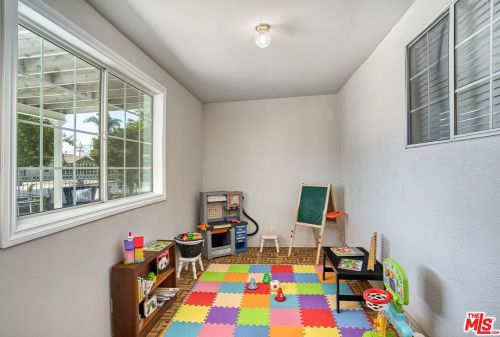 8101 Radford Ave, North Hollywood CA  91605-1541 exterior