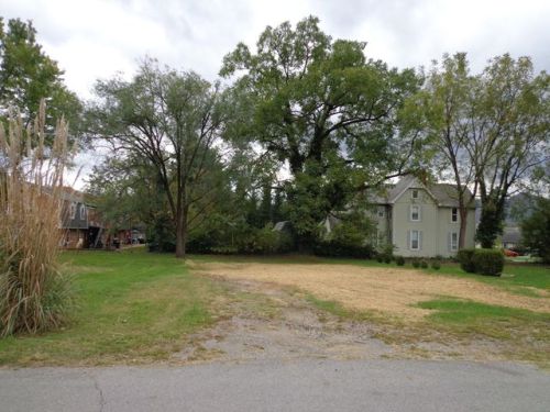 306 2nd St, Salem, VA 24153-3641
