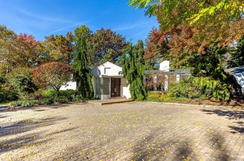 6 Fir Dr, Great Neck, NY 11024-1548