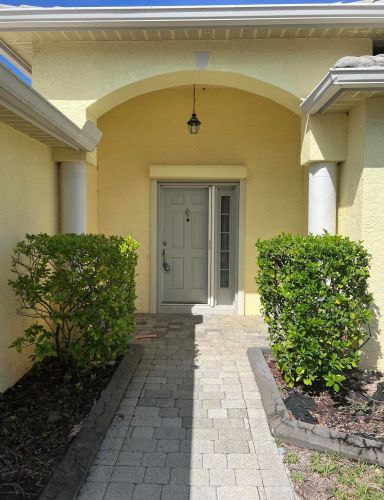 595 Waverly Cir, Fort Pierce, FL 34983-3409
