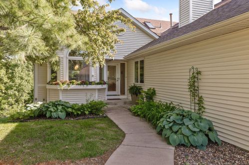 7101 Oak Pointe Curv, Minneapolis, MN 55438-3403