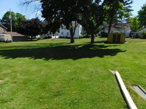 1202 Riverview Dr, Kewaskum WI  53040-9782 exterior