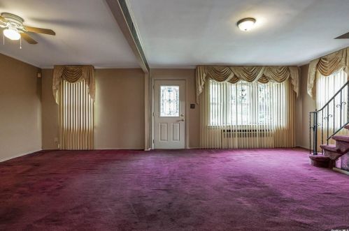 976 5th St, New Hyde Park, NY 11040-2934