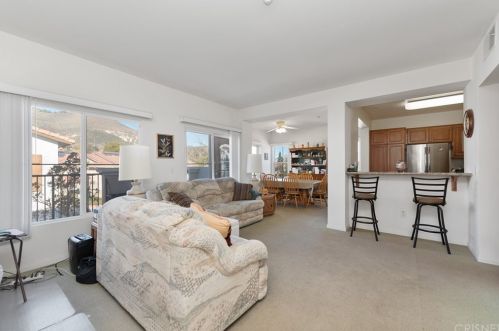 461 Country Club Dr, Simi Valley, CA 93065-8388