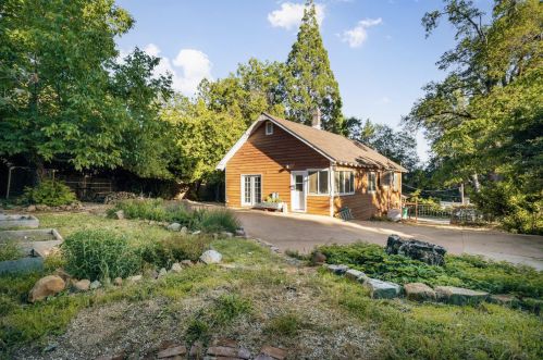 10306 Durbrow Rd, Grass Valley, CA 95945-9318