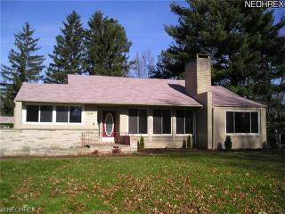 1039 Glamorgan St, Alliance, OH 44601-2735