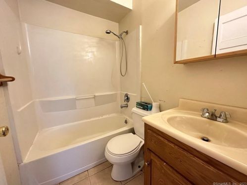 302 Ward St, Wallingford CT 06492-4615 exterior