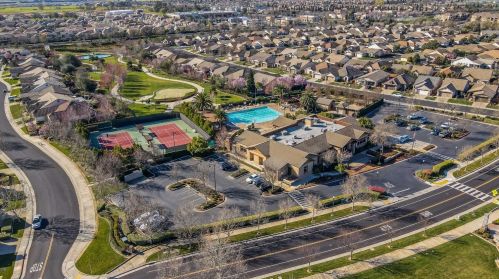 9950 Kennet Way, Elk Grove CA  95757-5118 exterior