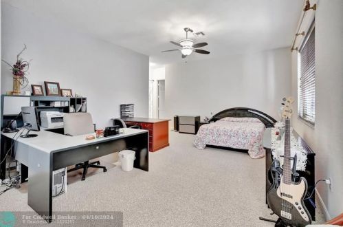 5098 168 Ave, Hollywood FL  33027-4913 exterior