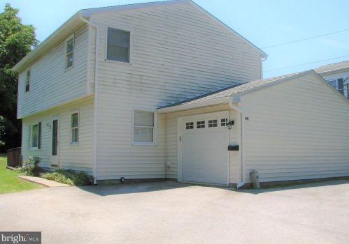 391 Sugartown Rd, Wayne, PA 19087-2934