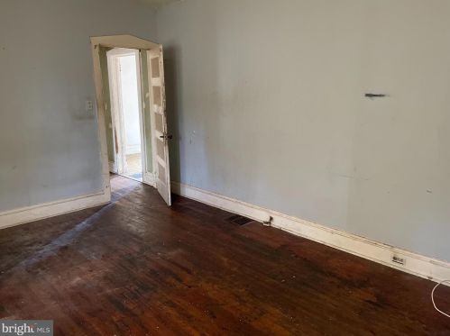 216 Laurel Ave, Camden NJ  08107-2128 exterior