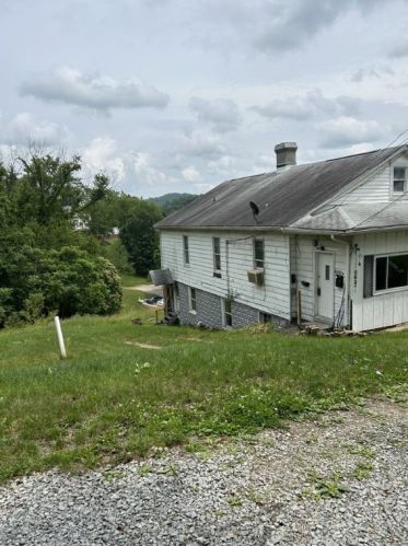 202 Russie Ave, Bentleyville, PA 15314-1434