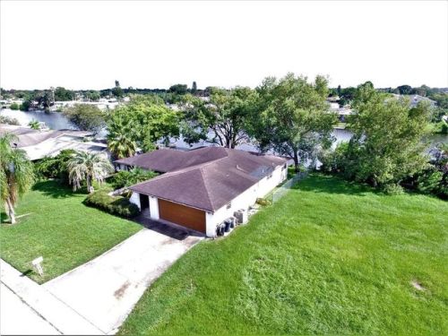 3928 Star Island Dr, Tarpon Springs, FL 34691-3461