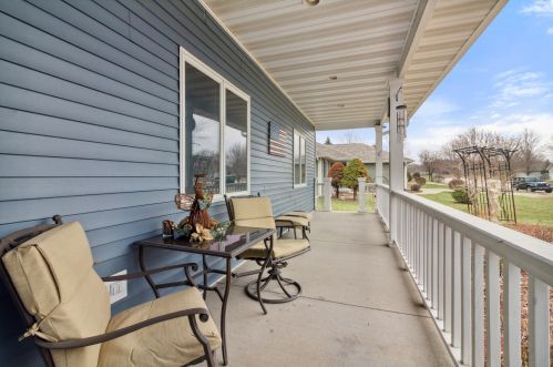 536 Autumn Dr, Walworth, WI 53184-5871