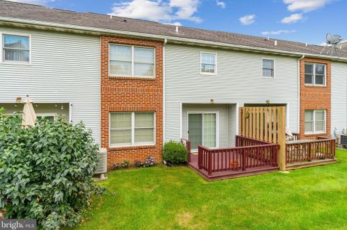 7772 Cross Creek Cir, Breinigsville PA  18031-1317 exterior