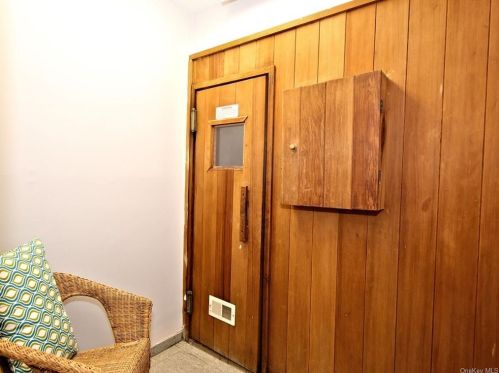 152 Brush Hollow Cres, Rye Brook NY  10573-1624 exterior