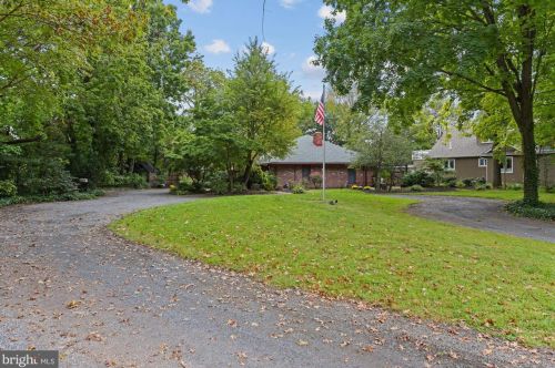 207 Thomas Ave, Riverton NJ 08077-1039 exterior