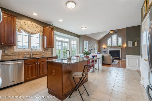 1 Vail Ln, East Freehold NJ  07728-8487 exterior