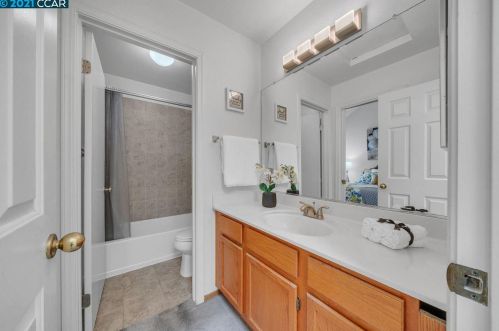 7294 Cronin Cir, Pleasanton CA  94568-2330 exterior