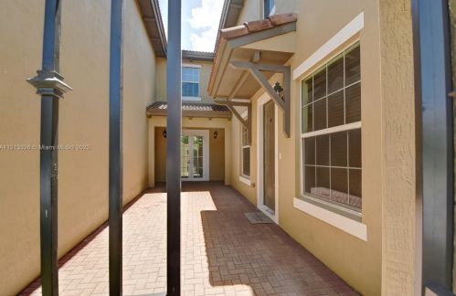 1317 147th Ter, Hollywood FL  33027-6185 exterior