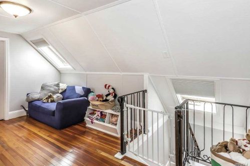 39 Beverly Ave, Floral Park NY  11001-3253 exterior