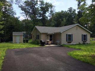 115 Buck Run Dr, Milford, PA 18337-4450