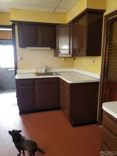 295 Grove St, Perth Amboy NJ  08861-2619 exterior